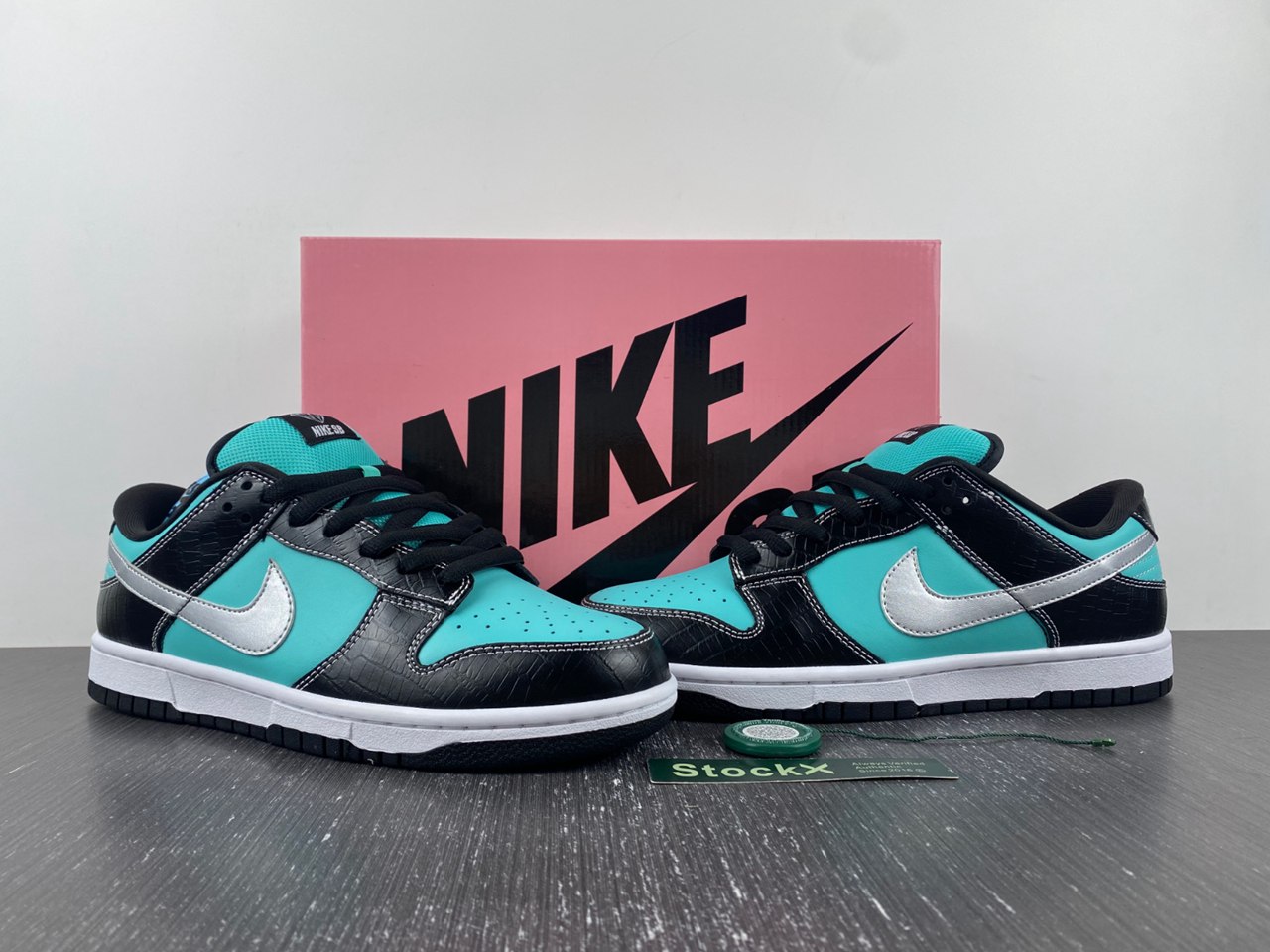 Nike SB x D1am0nd Dunk T*f*ny 304292-402